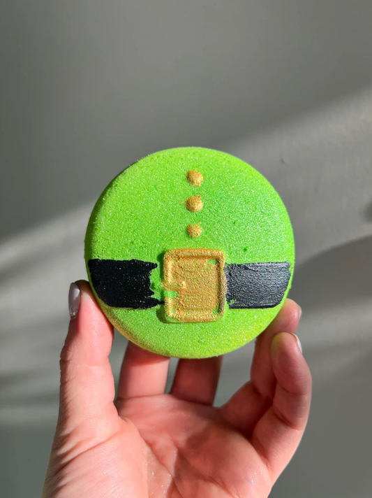 Kleiner Helfer – Feiertags-Badebombe (mit Kristallen angereichert)