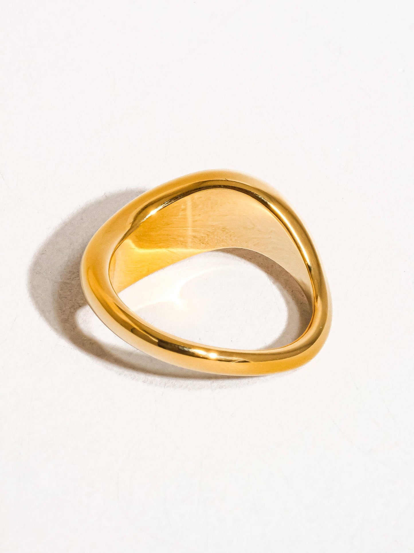 Erin 18K Classic Wavy Band