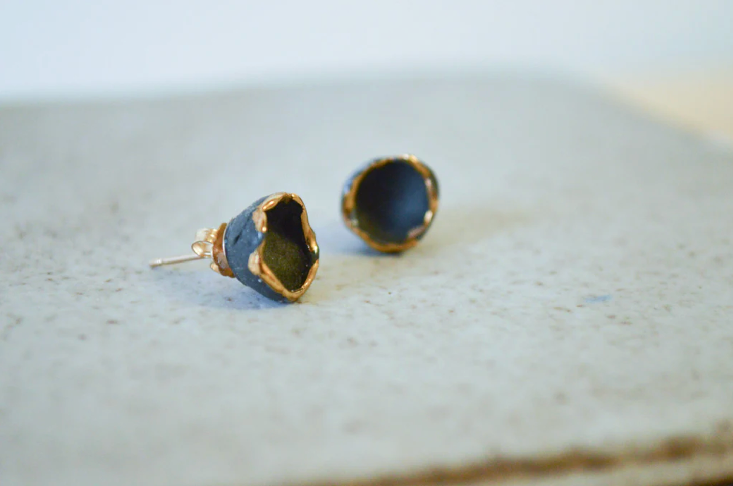 Hana studs