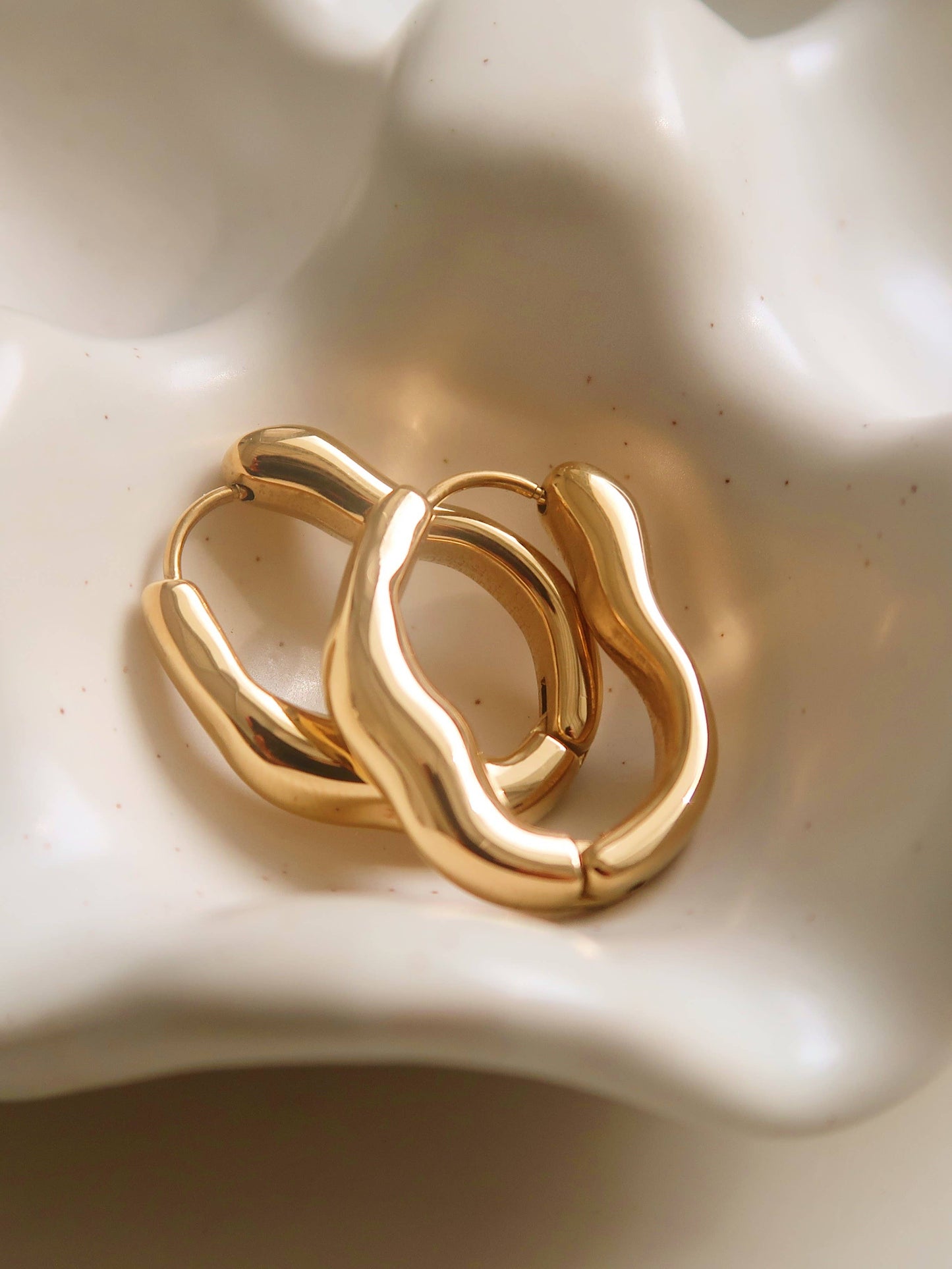 Darcy 18K Oval Hoop Earring