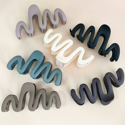 Wavy Hair Claw