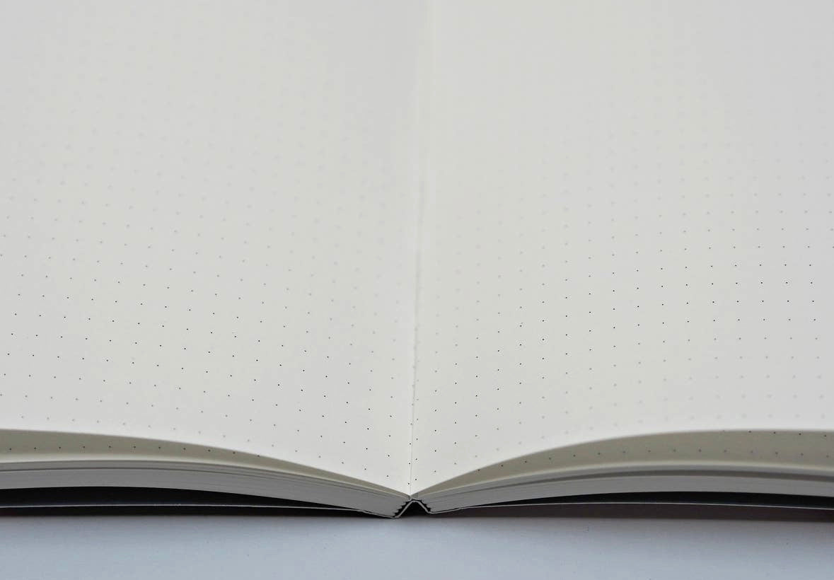Großes Lay-Flat-Notizbuch