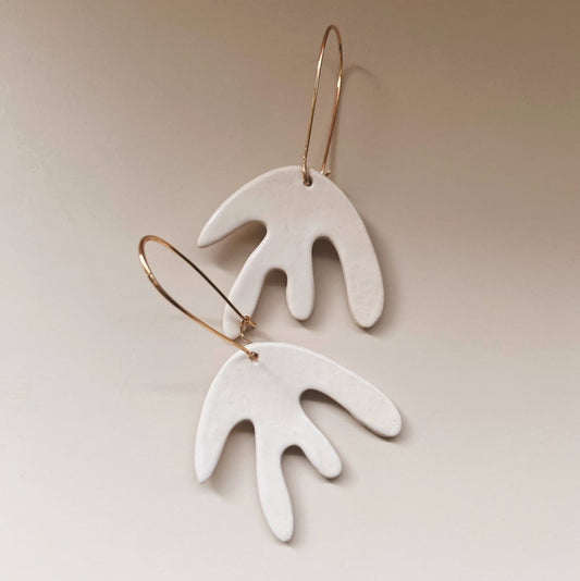Drifting White Earthenware Dangle Earrings
