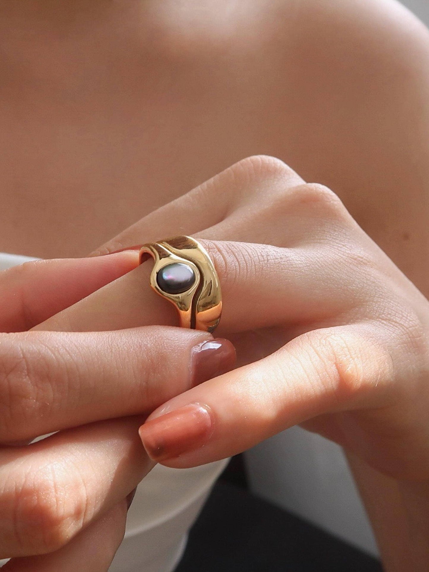 Alouette 18K Gold Non-Tarnish Stone Wave Ring