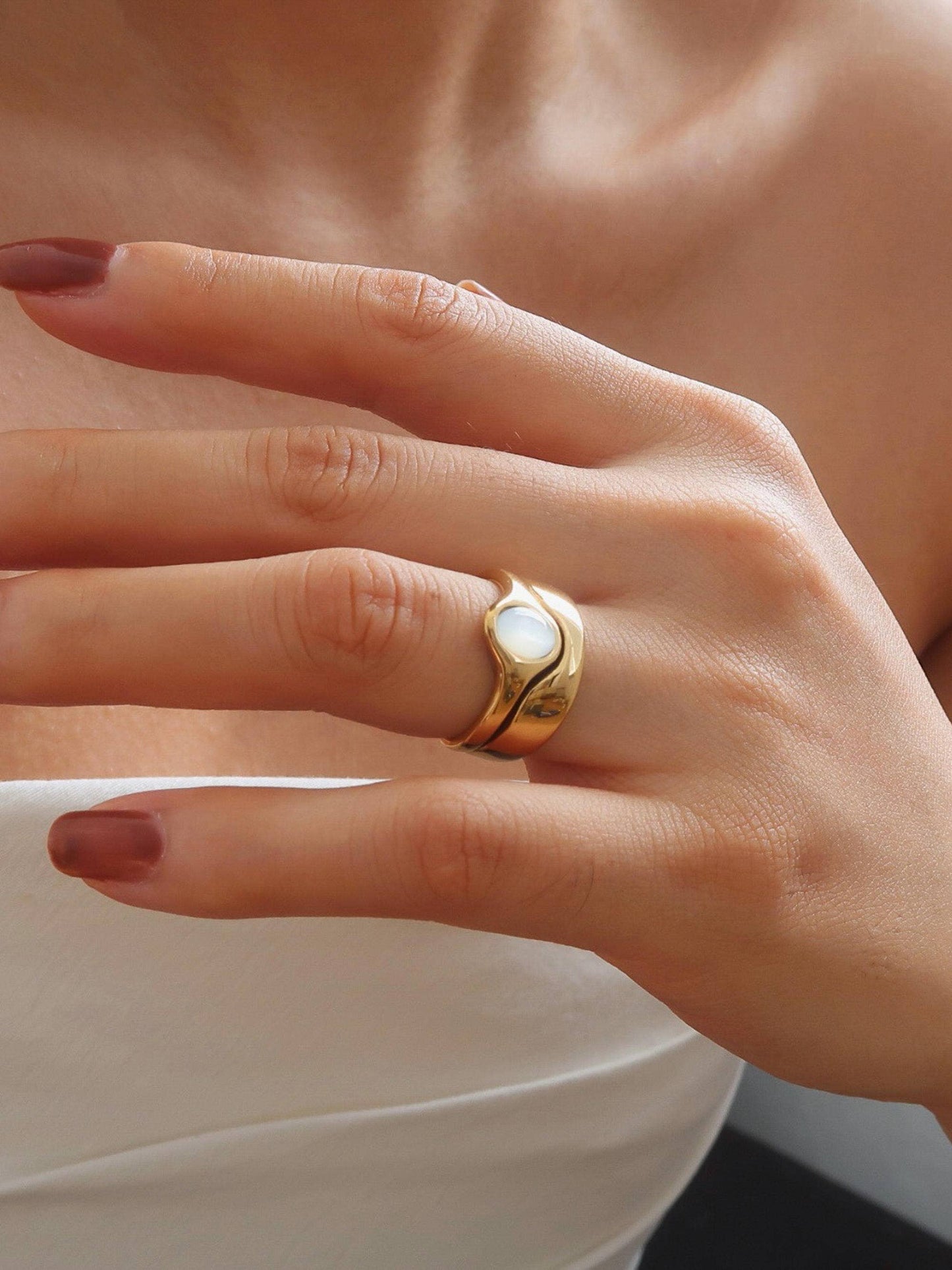 Alouette 18K Gold Non-Tarnish Stone Wave Ring
