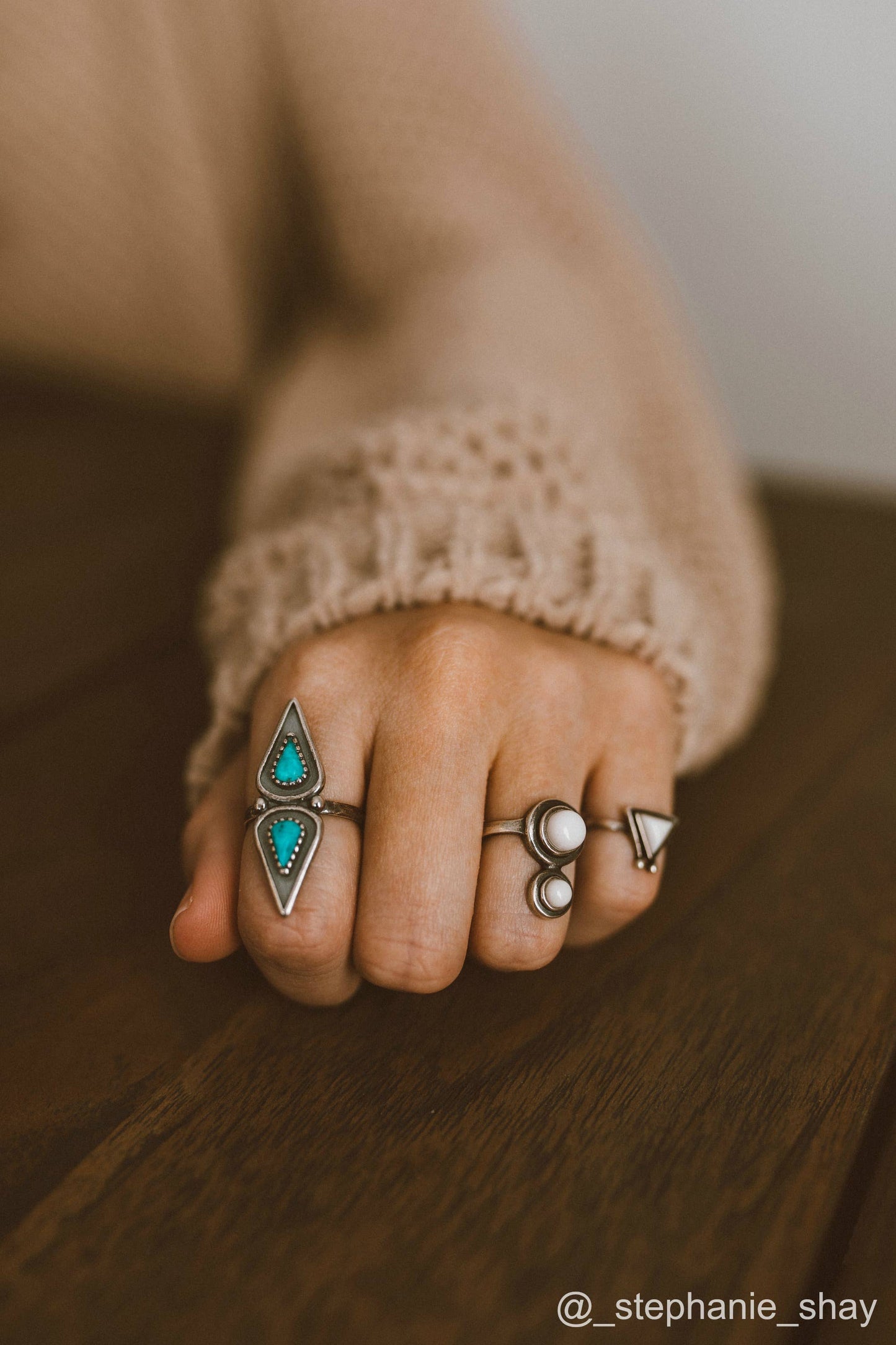 Arc White Agate Ring