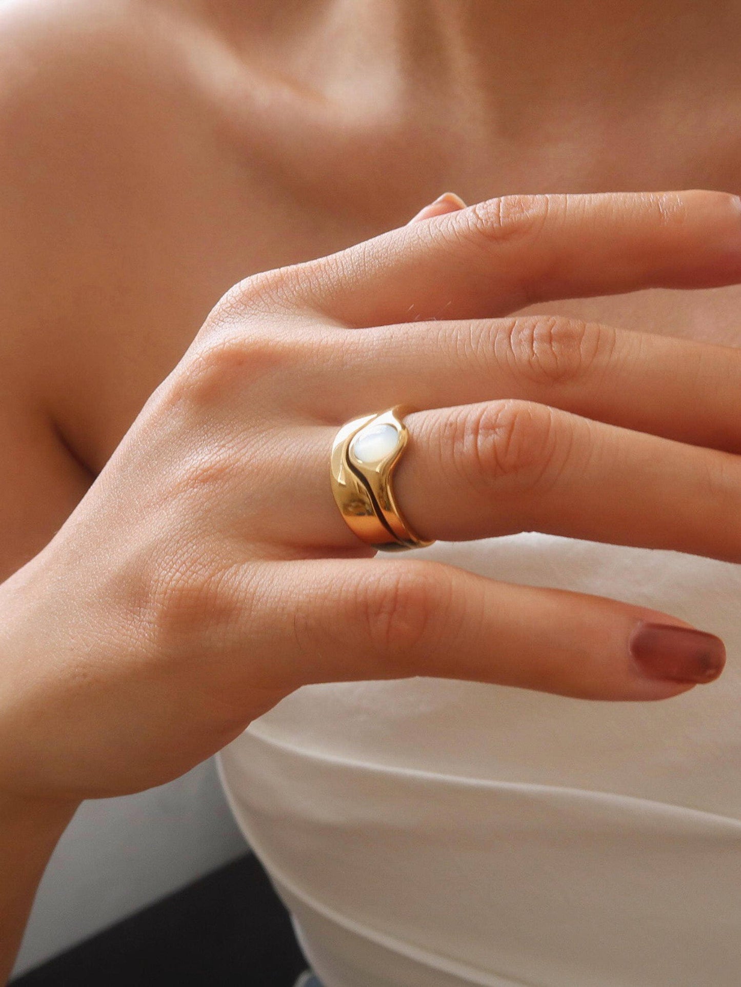 Alouette 18K Gold Non-Tarnish Stone Wave Ring
