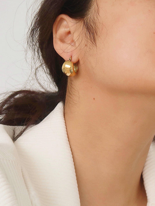 Amélie Huggie Earring