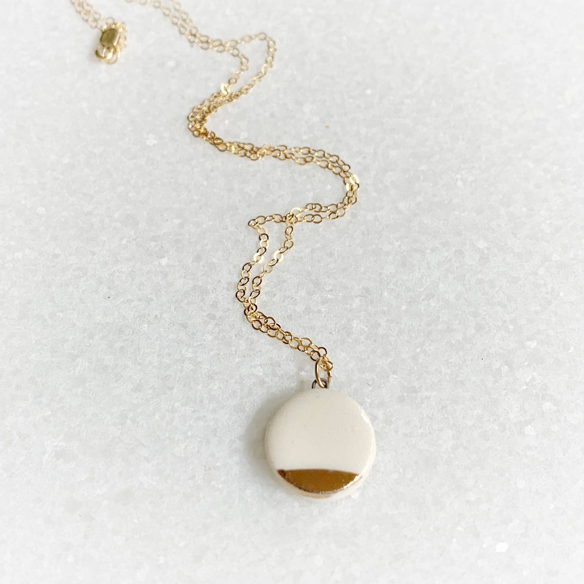Small Circle Necklace - White/Gold