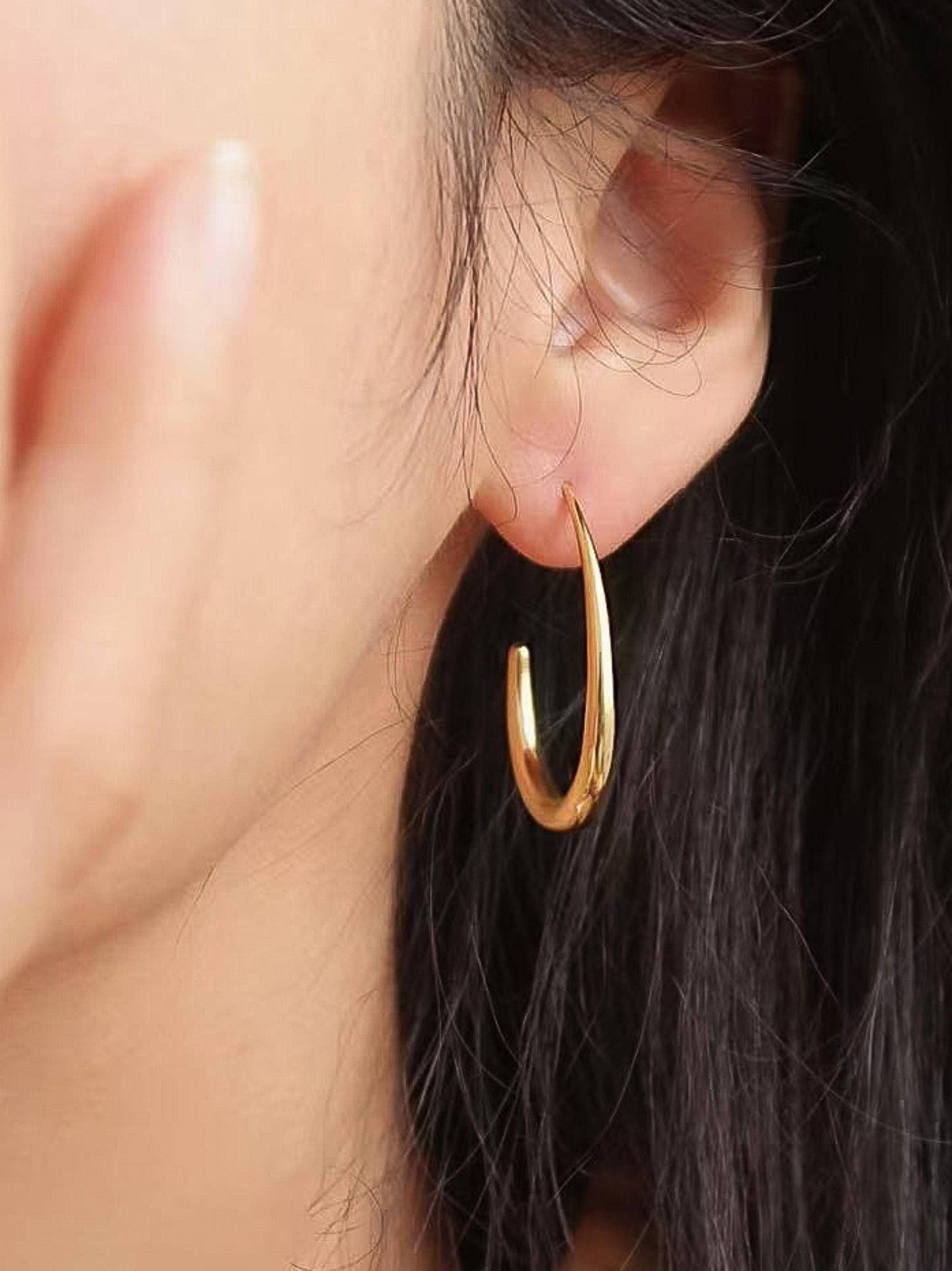 Cyril Minimalist Open Hoop Earrings