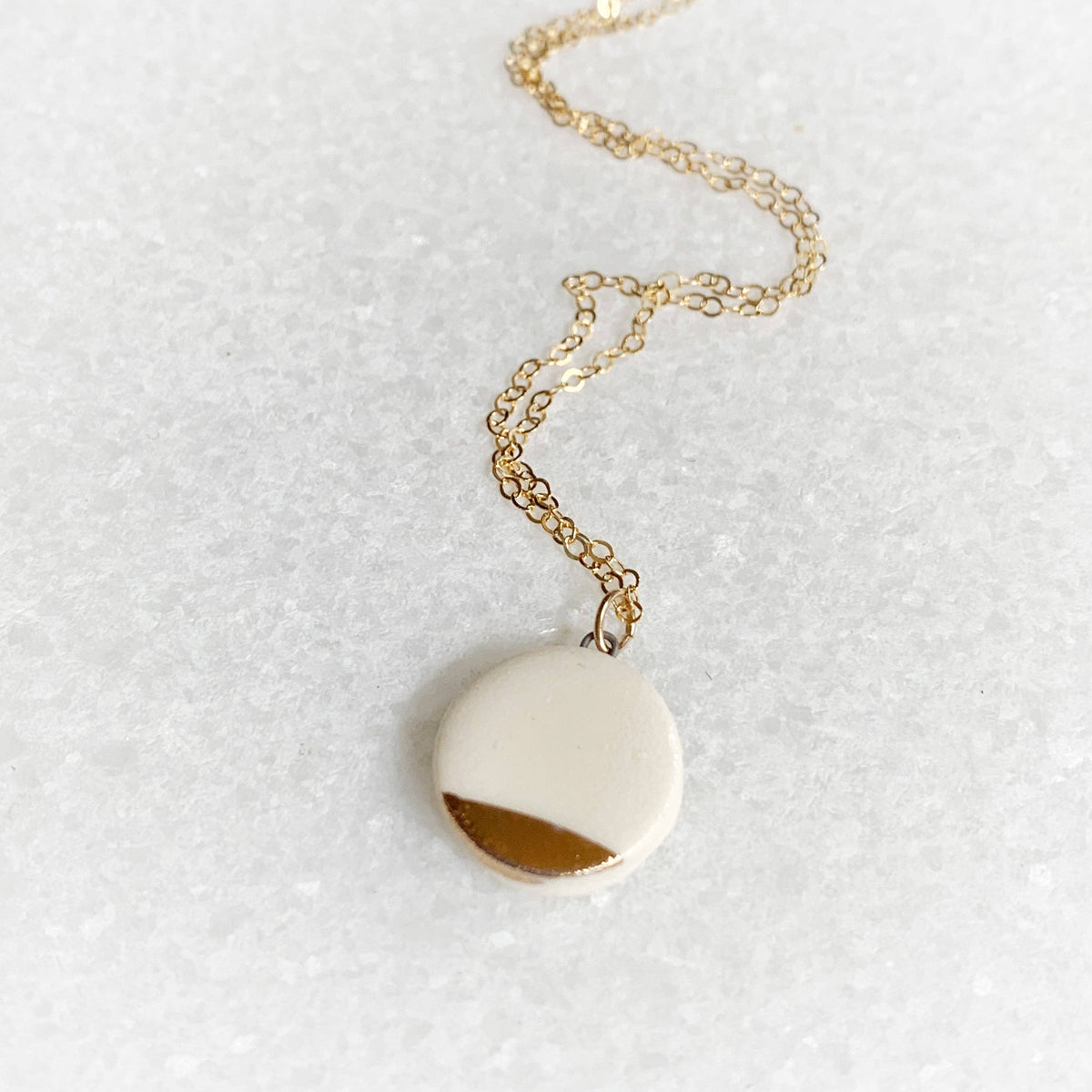 Small Circle Necklace - White/Gold