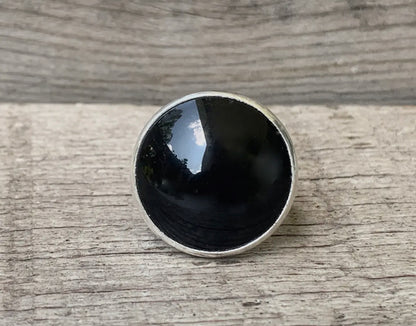 Großer runder tiefschwarzer Onyx-Ring