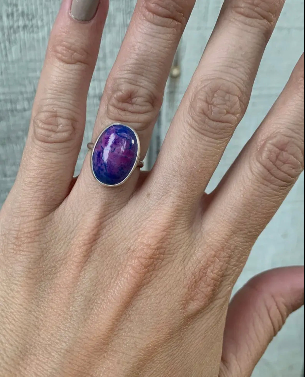 Anillo de ágata de dragón rosa y morado