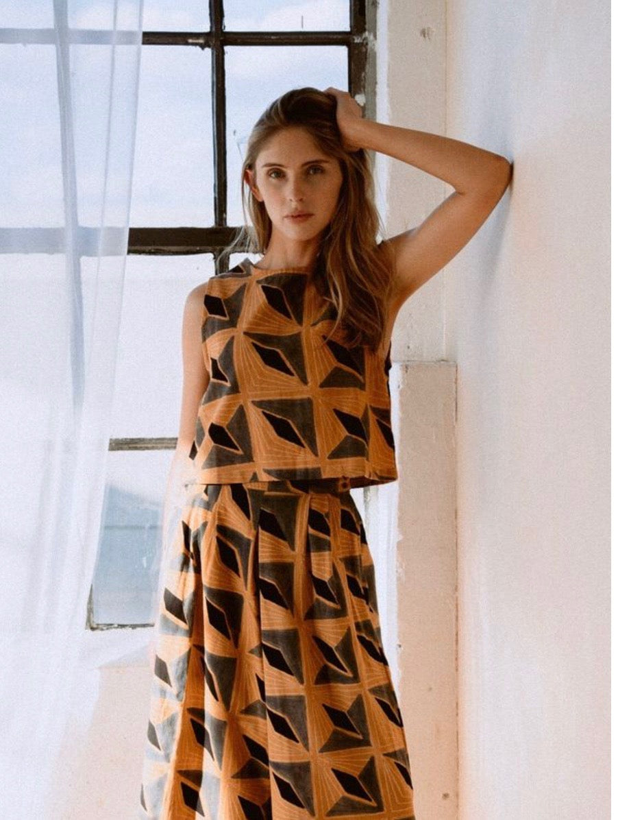 Lola Crop