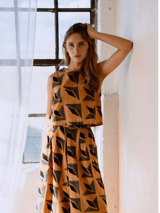 Lola Crop