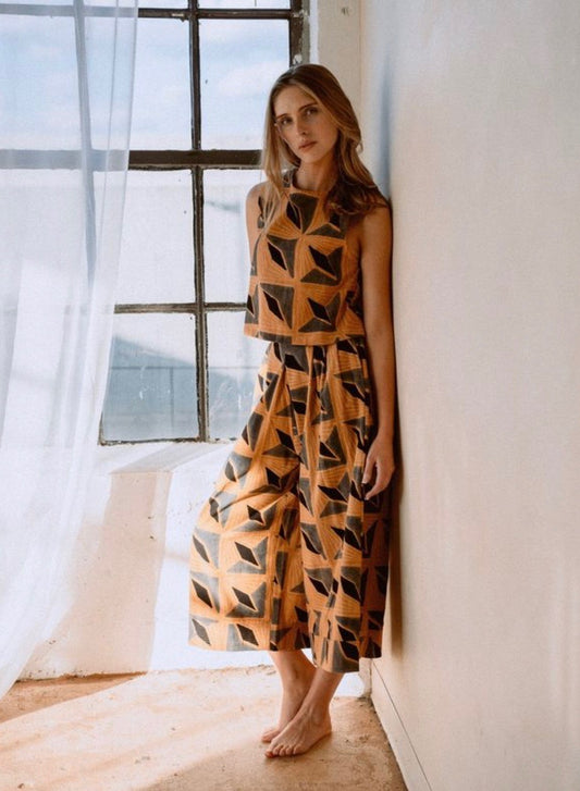 Lola Crop