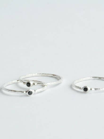 Tiny Stone Sterling Stapelring-Set – Schwarz