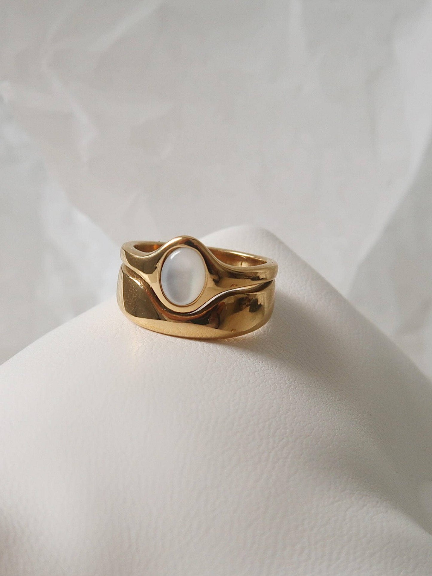 Alouette 18K Gold Non-Tarnish Stone Wave Ring
