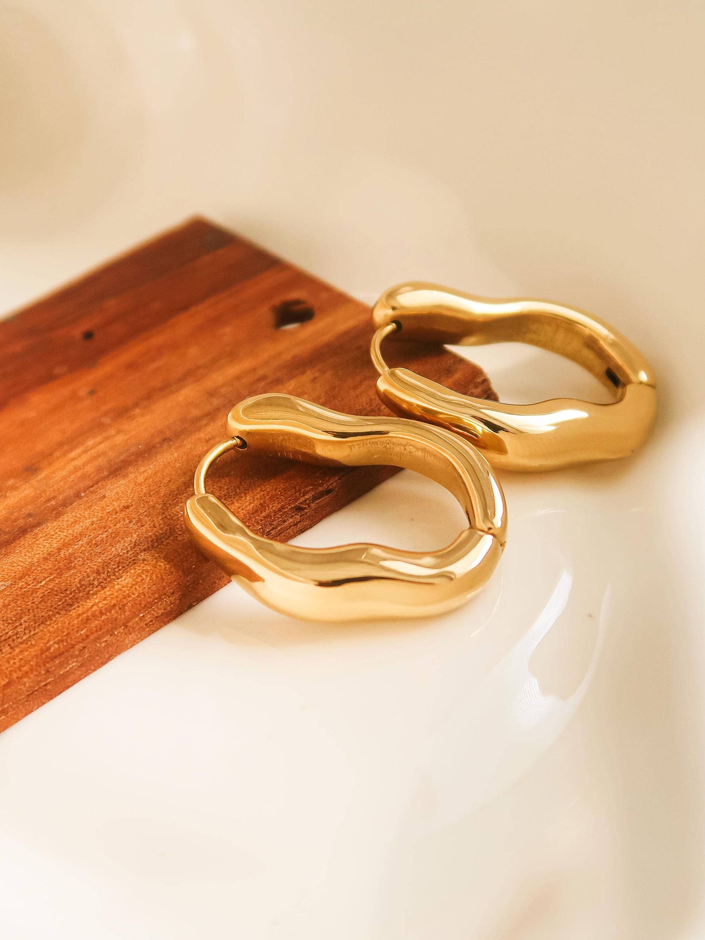 Darcy 18K Oval Hoop Earring