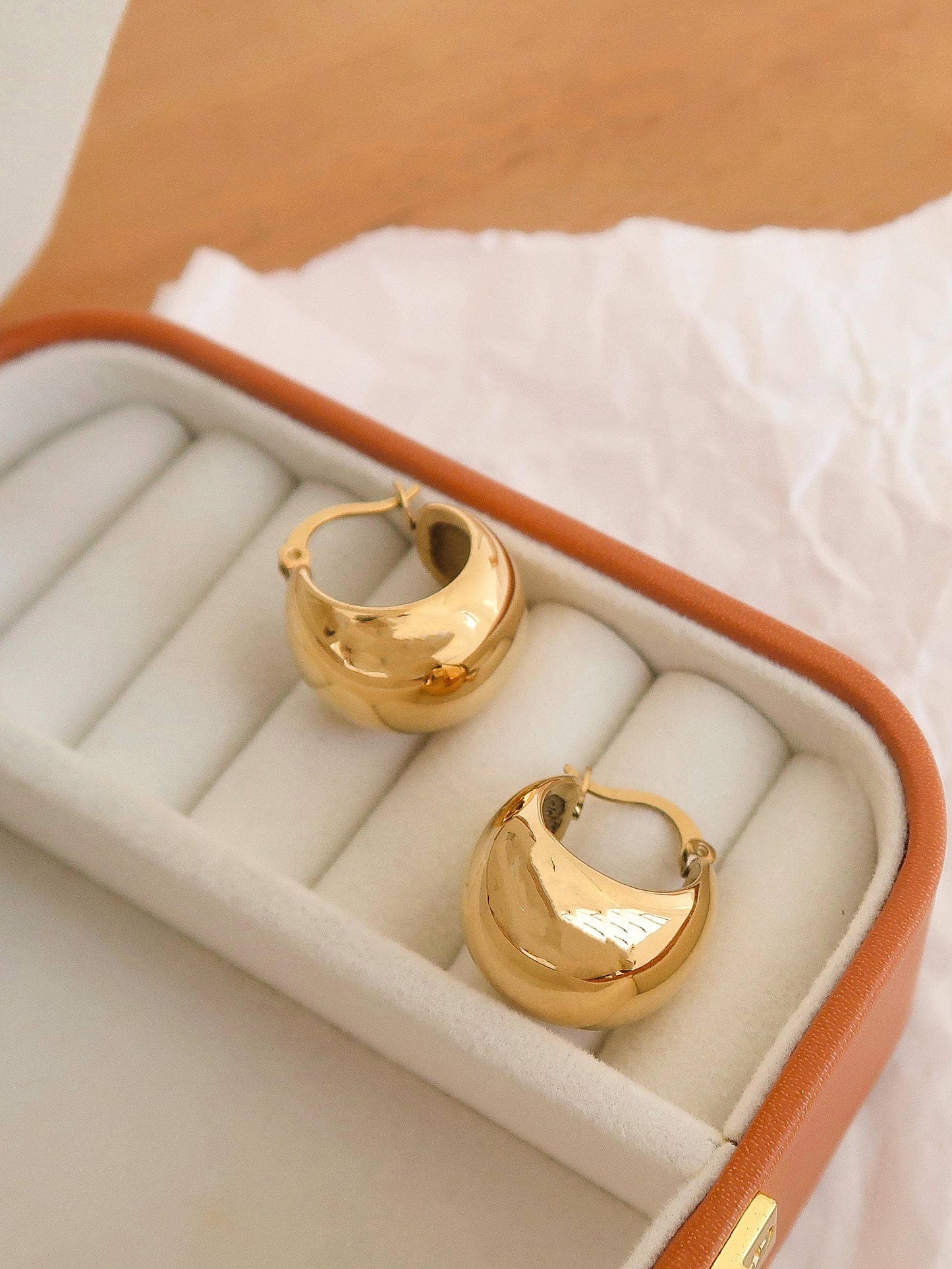 Amélie Huggie Earring