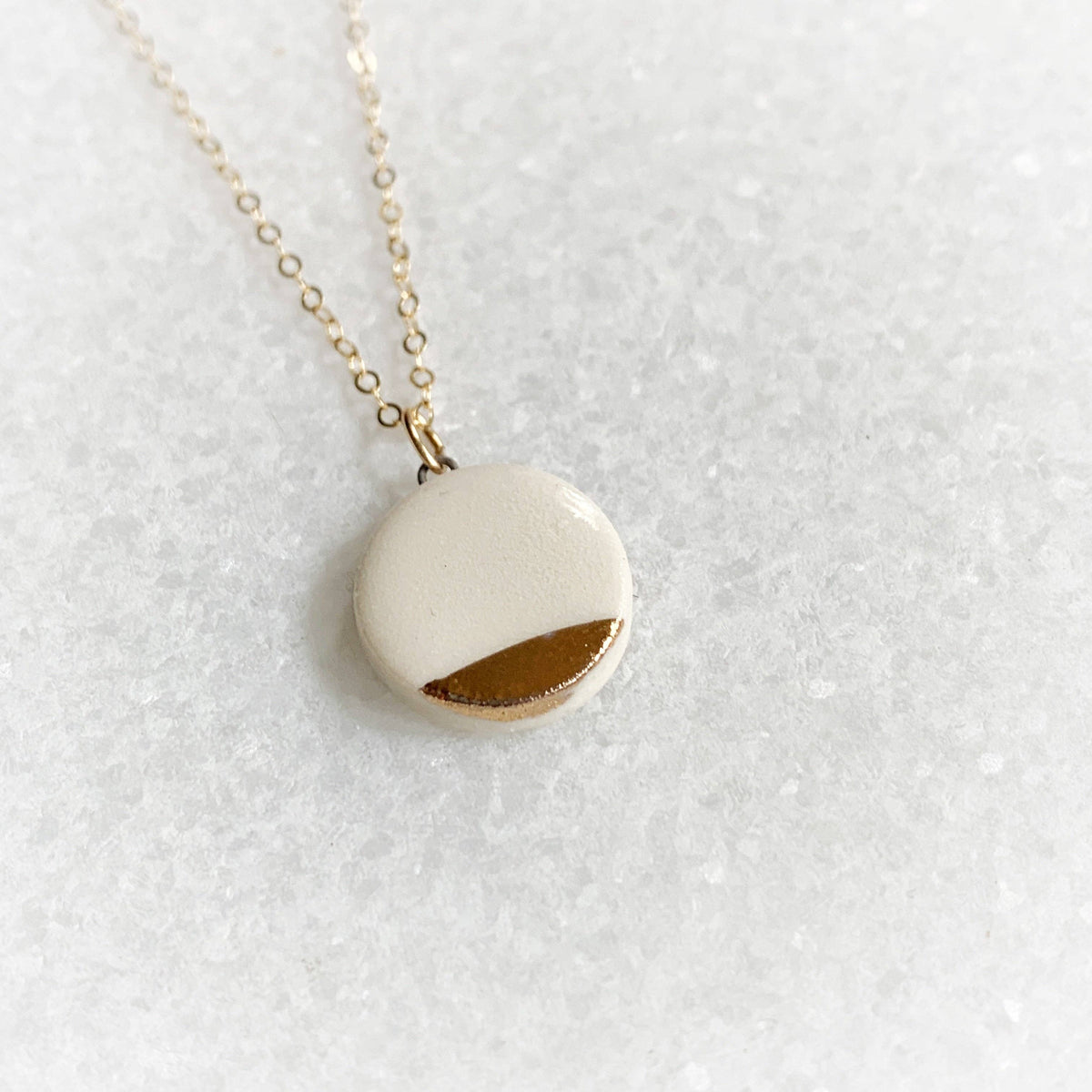 Small Circle Necklace - White/Gold