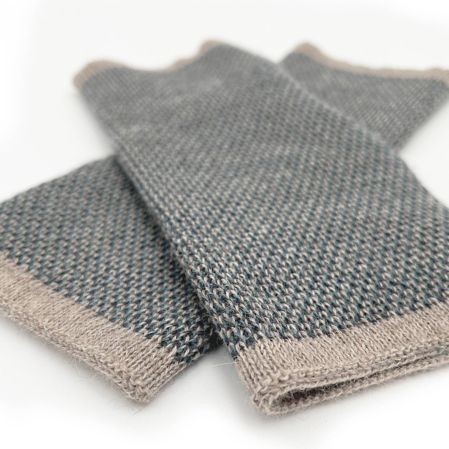 Alpaca Gloves - Trigo - Caribbean Sands