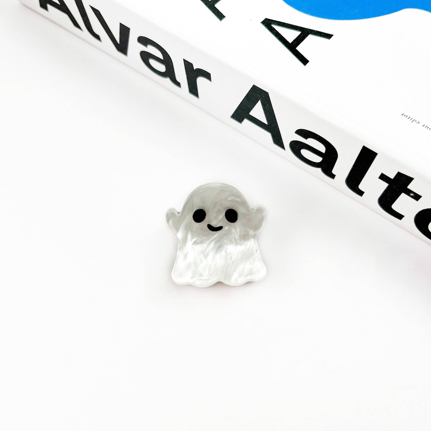 White Ghost Hair Claw