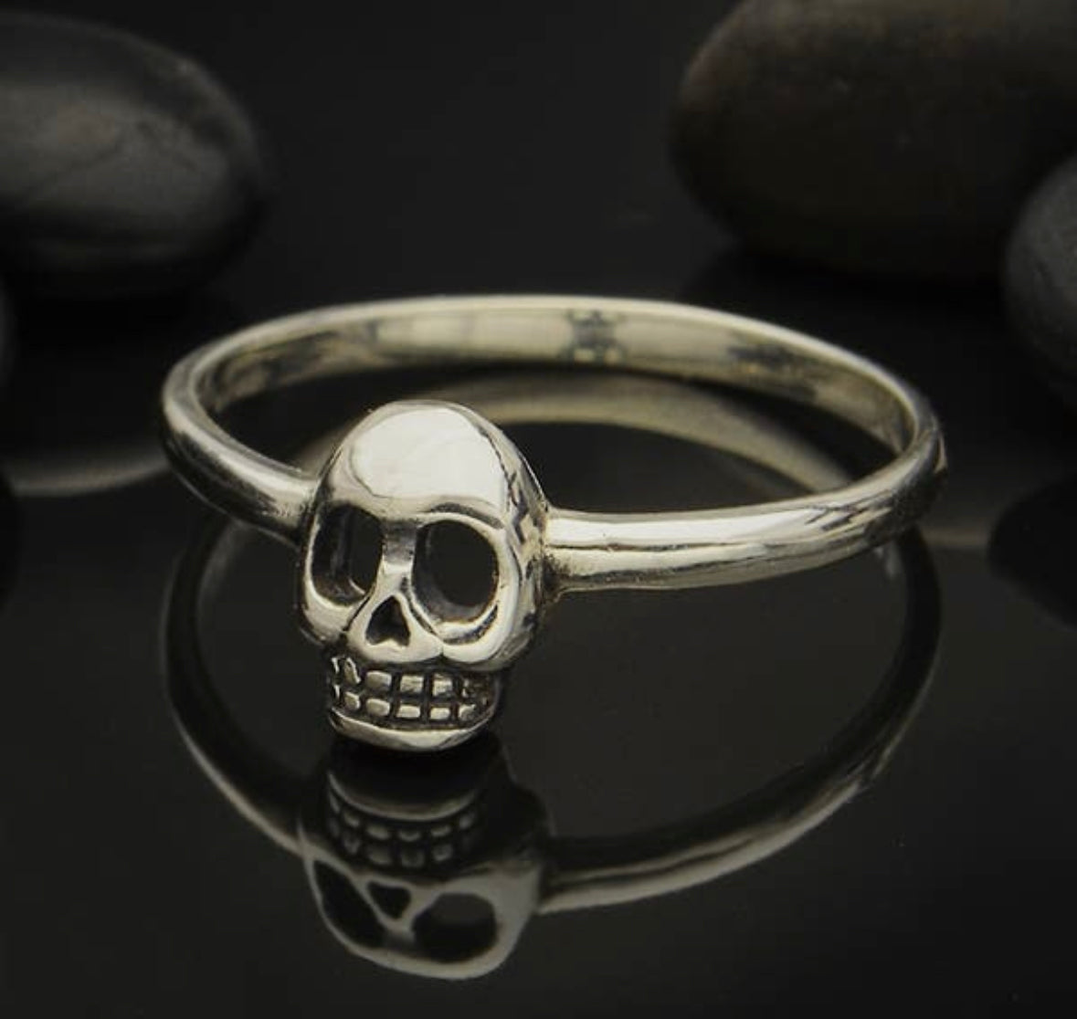 Anillo de calavera